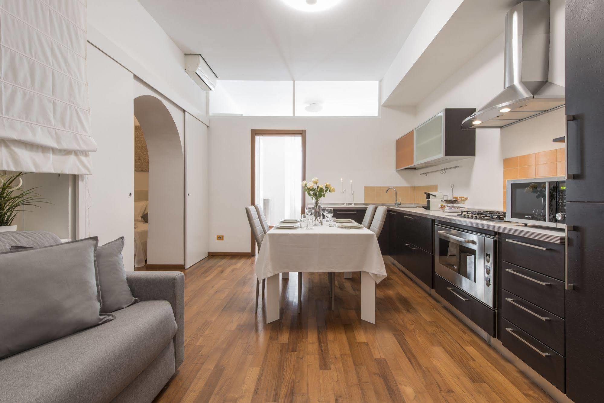 Milan Royal Suites Экстерьер фото