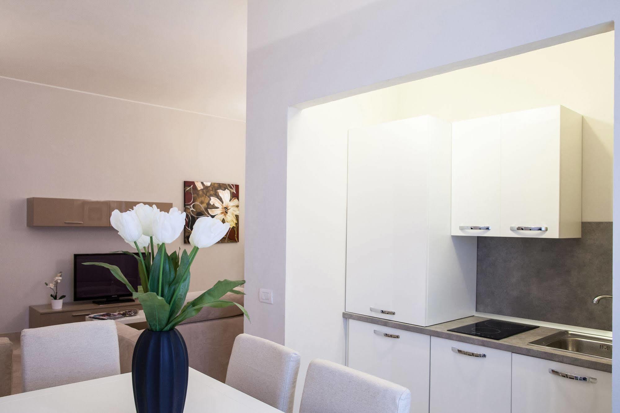 Milan Royal Suites Экстерьер фото