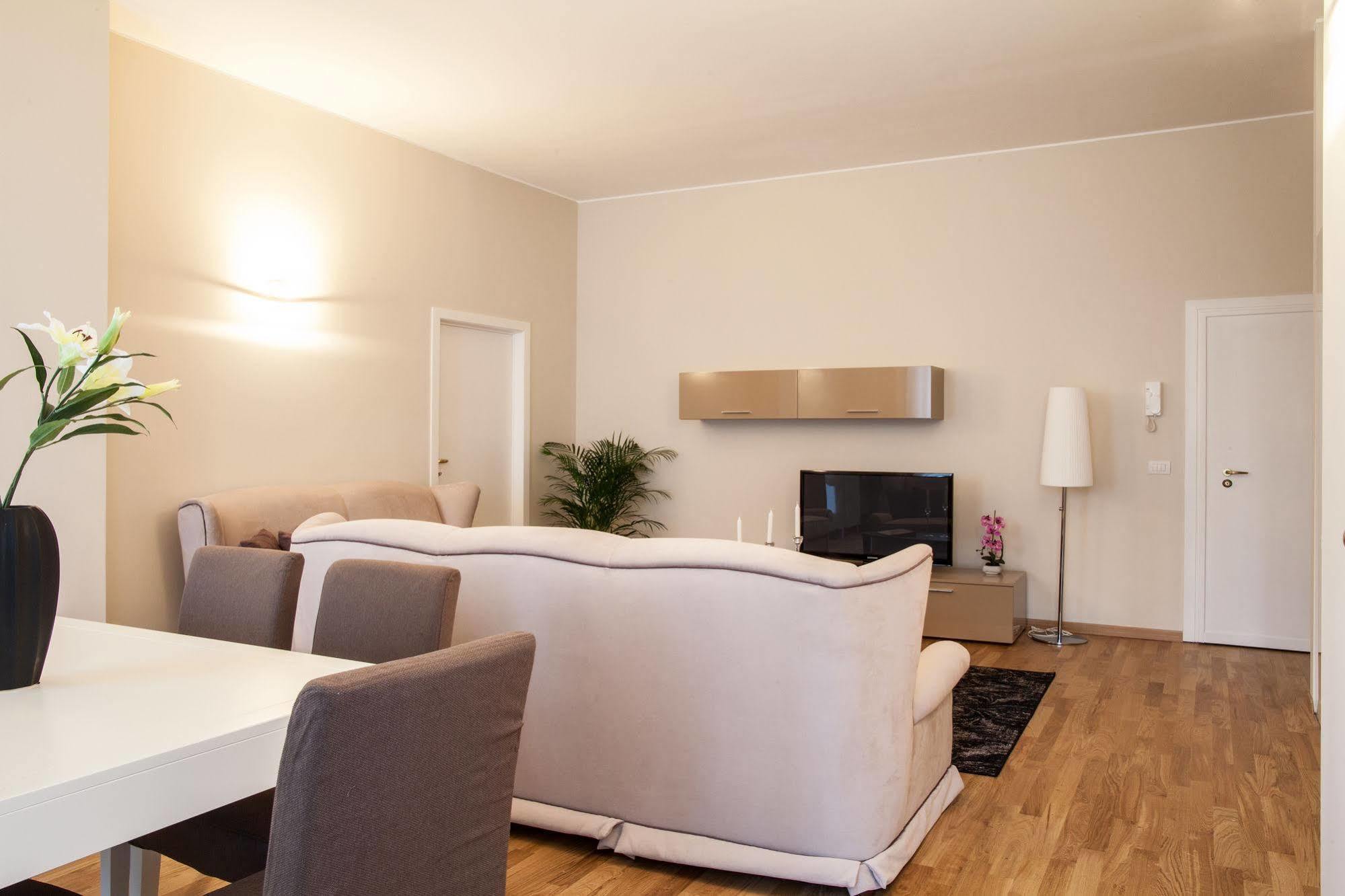 Milan Royal Suites Экстерьер фото