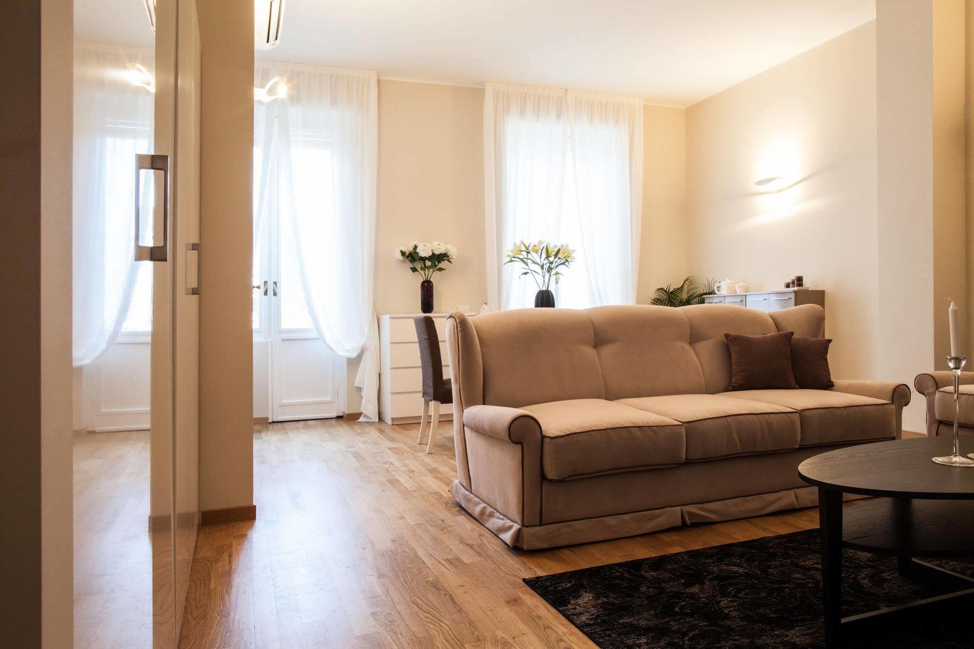 Milan Royal Suites Экстерьер фото