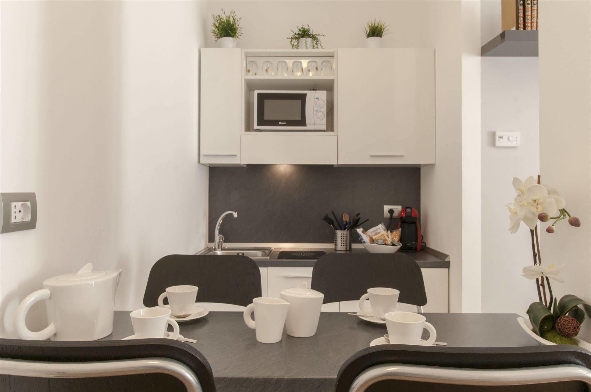 Milan Royal Suites Экстерьер фото