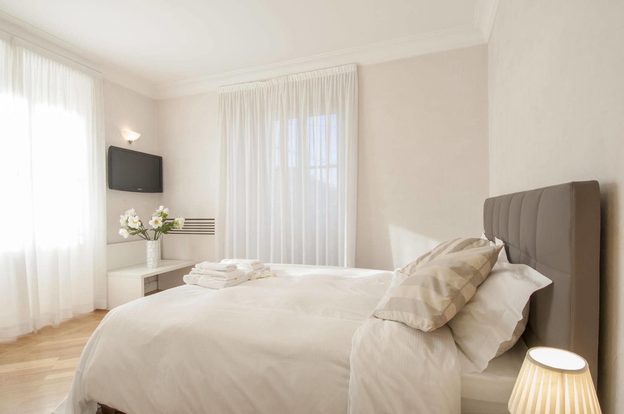 Milan Royal Suites Экстерьер фото